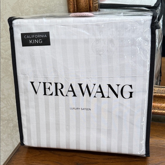 Vera Wang Luxury Sateen Weave California King Bedding. Striped Lt silver/grey.